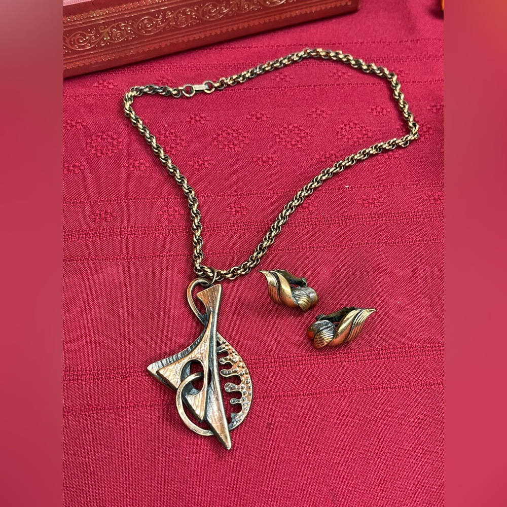 Rebajes Modernist Necklace and Earring set